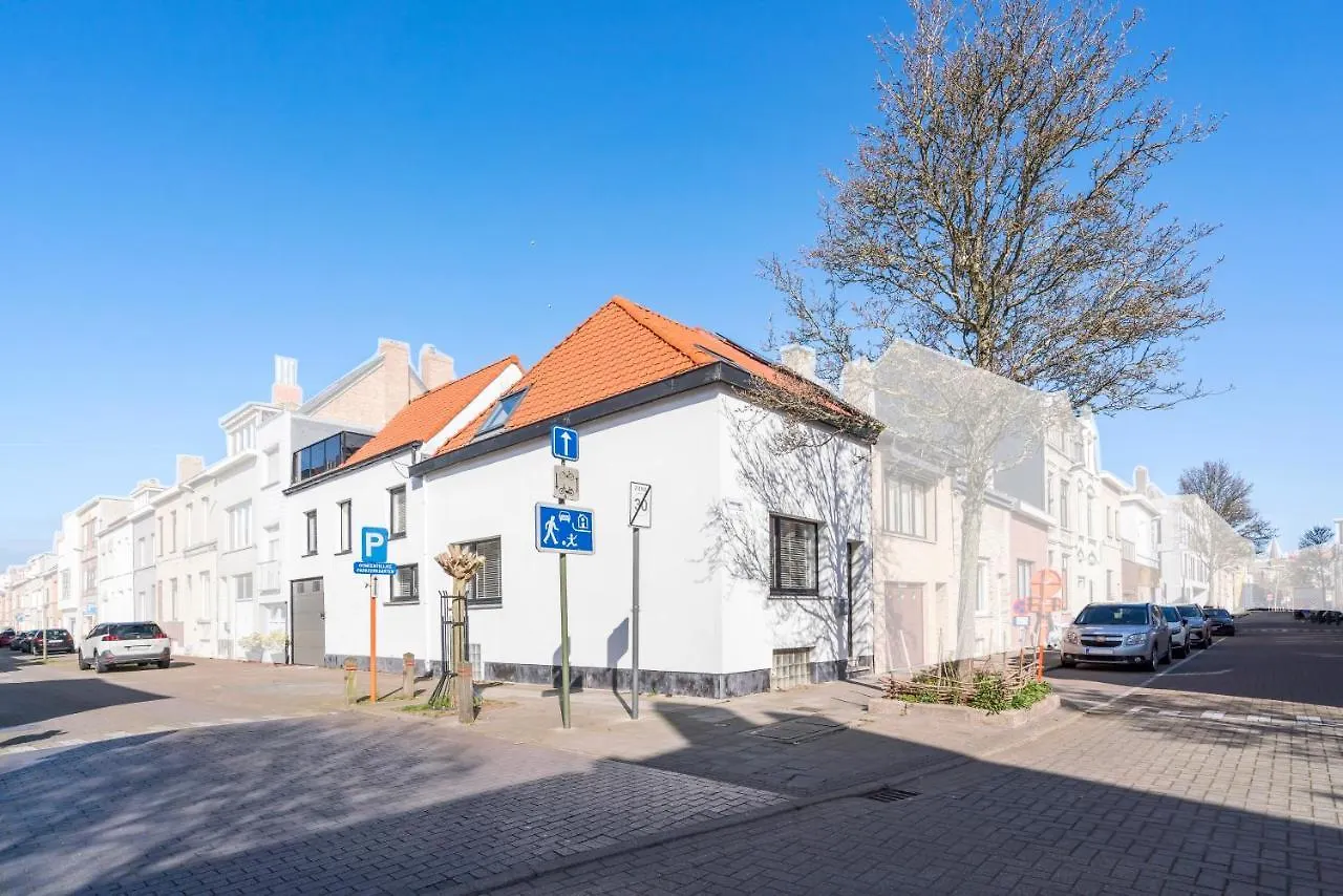 Sersea - Spacious Holiday House In Ostend With Garage Ferienhaus
