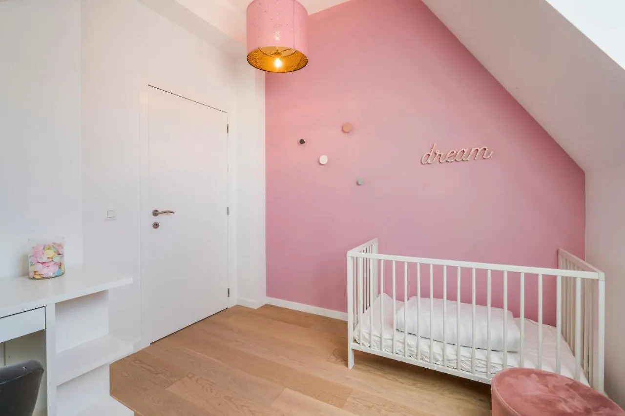 Sersea - Spacious Holiday House In Ostend With Garage Ferienhaus